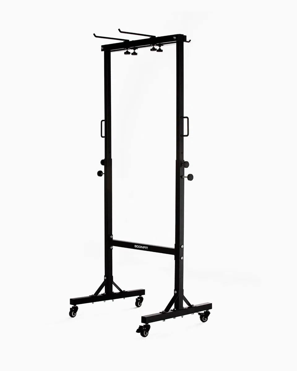 BOOMFIT Porta Tappetini con Ruote per Palestra e Studio Pilates Yoga | Carrello Portacolchonette in Acciaio Verniciato con capacità Multipla | Organizzazione Tappetini e Spazio Ordinato